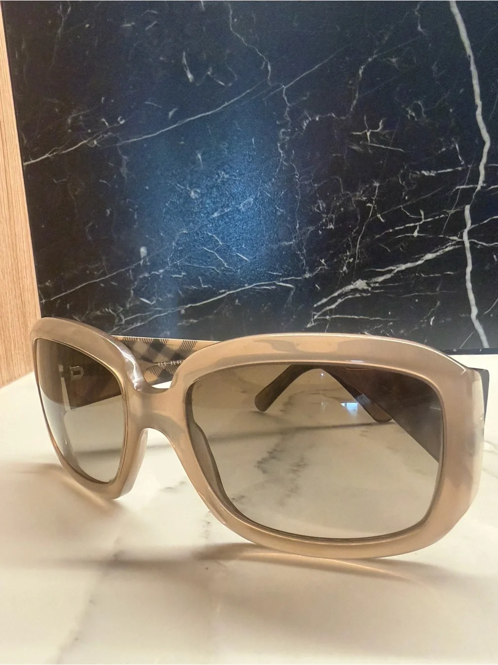 Burberry B4039 Oversized Tan Check Sunglasses Gradient Lens